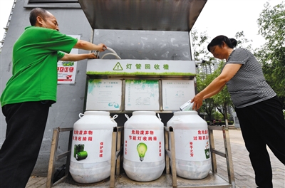 小区垃圾分类倡议书（小区垃圾分类房）小区垃圾分类房建设标准，小区垃圾分类用上智能垃圾桶，原创，(图1)