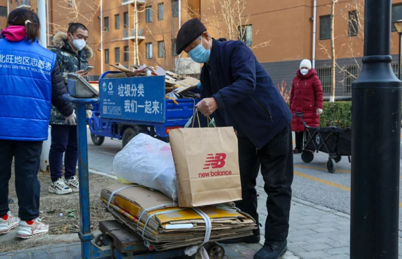 海淀西北旺镇开展可回收物收集进社区活动  提高居民垃圾分类意识(图2)